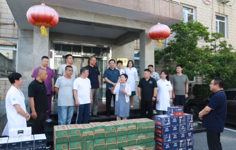 走访慰问情意浓 和谐共建鱼水情——北京中医药大学房山医院开展“八一”建军节走访慰问复转军人活动