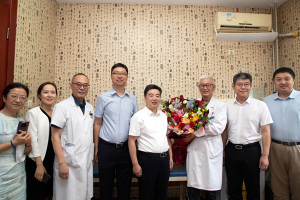 【中国医师节】北京中医药大学唐志书校长一行到东方医院走访慰问